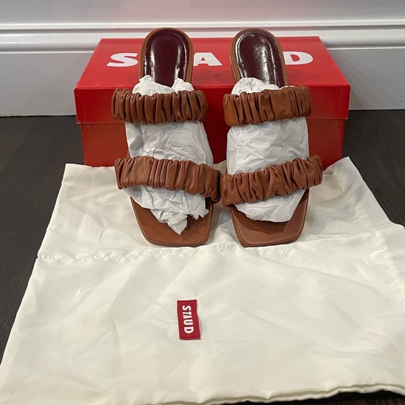 STAUD Maya Ruched Sandals - Picture 7 of 11